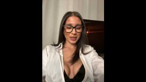 Media: yasmine_khalifa Stripchat 2023-10-26 01:41:00