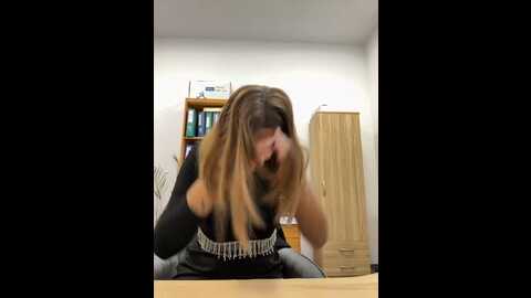 Media: hii_lolla Stripchat 2023-10-27 06:36:00