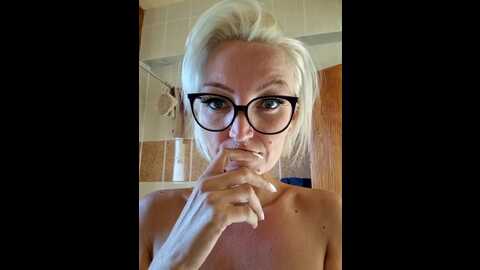 Media: missmialicious Stripchat 2023-10-27 10:41:00