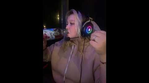 Media: sofiaadams Stripchat 2023-10-27 20:16:00