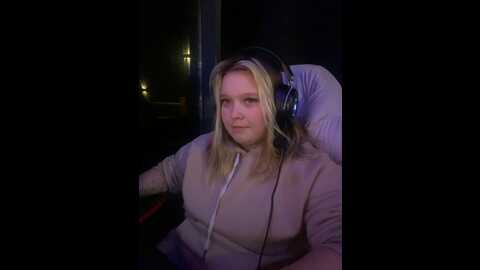 Media: sofiaadams Stripchat 2023-10-27 20:28:00