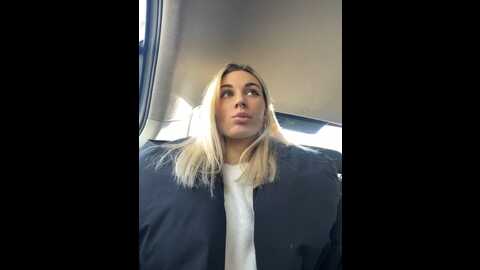 Media: charming_ritta Stripchat 2023-10-28 04:12:00