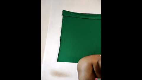 Media: nilmini_sheron Stripchat 2023-10-28 11:01:00