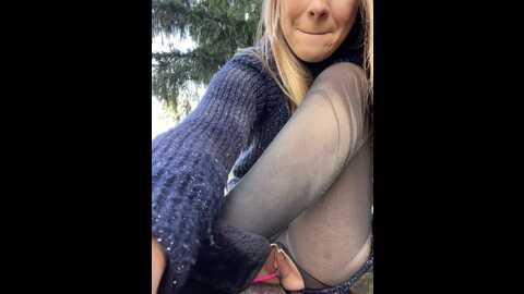 Media: risky_girl23 Stripchat 2023-10-30 10:56:00