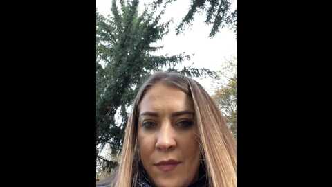 Media: risky_girl23 Stripchat 2023-10-30 13:21:00
