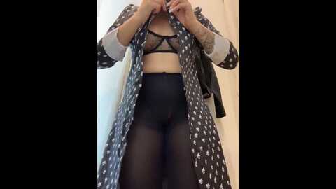 Media: holy_tereza Stripchat 2023-10-31 07:43:00