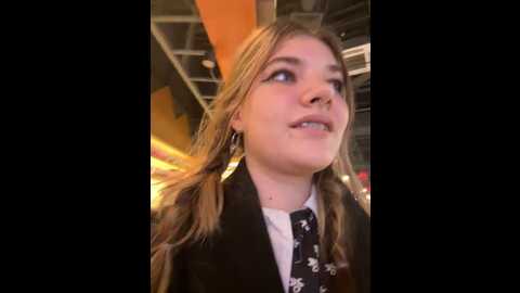 Media: holy_tereza Stripchat 2023-10-31 17:37:00