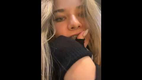 Media: holy_tereza Stripchat 2023-10-31 19:21:00