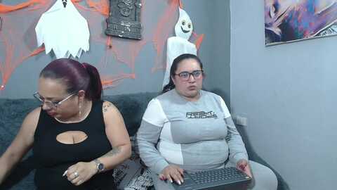 Media: lesb_milf Stripchat 2023-10-30 22:44:00