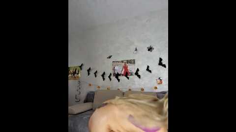 Media: monna Stripchat 2023-10-31 20:19:00