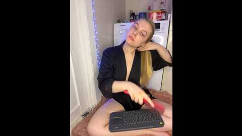 Media: freiiaflower Stripchat 2023-11-01 06:40:00