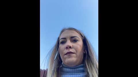 Media: risky_girl23 Stripchat 2023-11-01 13:14:00