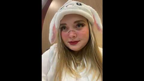 Media: sofiaadams Stripchat 2023-11-01 00:28:00