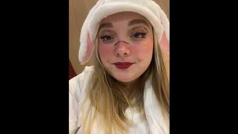 Media: sofiaadams Stripchat 2023-11-01 00:38:00