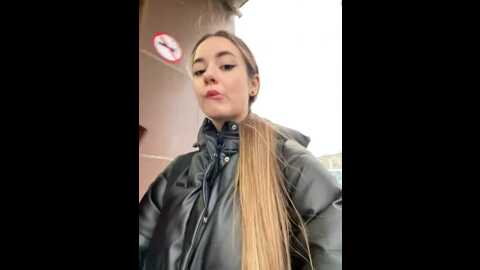 Media: snow_ma1den Stripchat 2023-11-02 07:07:00