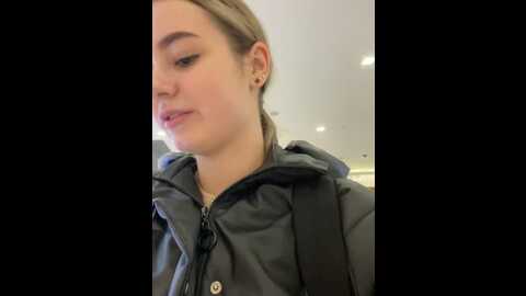 Media: snow_ma1den Stripchat 2023-11-03 12:04:00