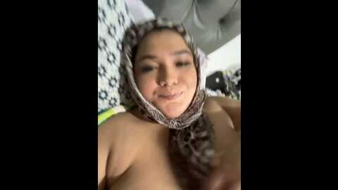 Media: sweetmuslim01 Stripchat 2023-11-03 02:18:00