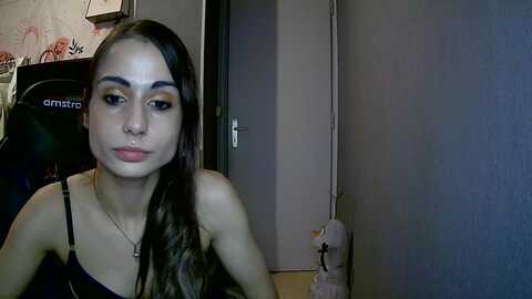 Media: sarahqueen001 Stripchat 2023-11-04 00:42:00
