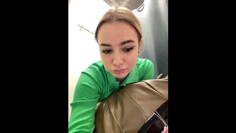 Media: snow_ma1den Stripchat 2023-11-04 12:13:00