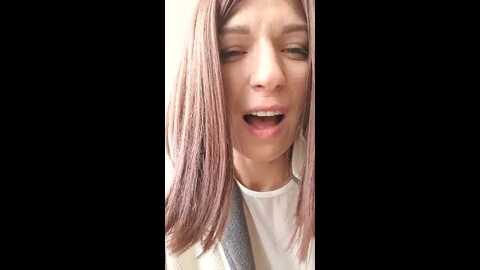 Media: brilliant_queen1 Stripchat 2023-11-05 01:04:00