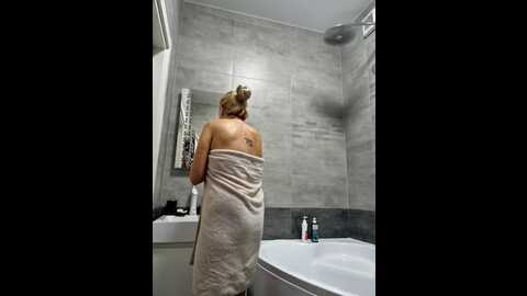 Media: monna Stripchat 2023-11-05 20:17:00