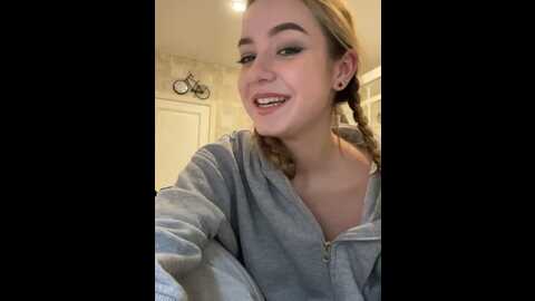 Media: snow_ma1den Stripchat 2023-11-05 15:48:00