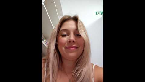 Media: cherryauroraa Stripchat 2023-11-06 10:42:00