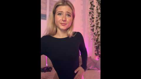 Media: lunarase Stripchat 2023-11-06 13:35:00