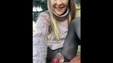 Media: risky_girl23 Stripchat 2023-11-06 12:00:00