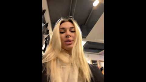 Media: charming_ritta Stripchat 2023-11-08 05:15:00