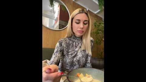 Media: charming_ritta Stripchat 2023-11-08 06:13:00