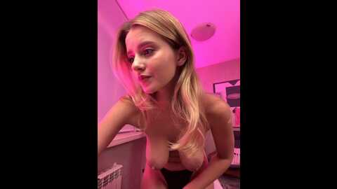 Media: emeli_blur Stripchat 2023-11-08 00:06:00