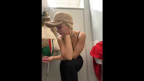 Media: likacat Stripchat 2023-11-08 06:32:00