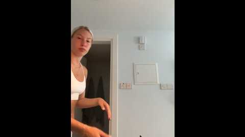 Media: luisabecker Stripchat 2023-11-08 08:04:00