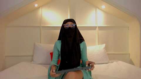 Media: new_arab_kingdom Stripchat 2023-11-08 06:32:00
