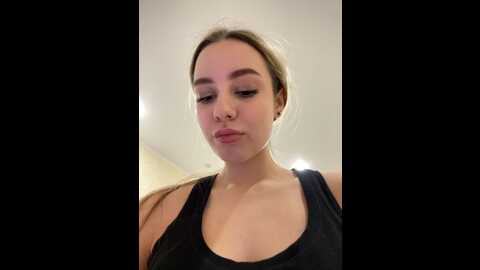 Media: snow_ma1den Stripchat 2023-11-08 15:44:00
