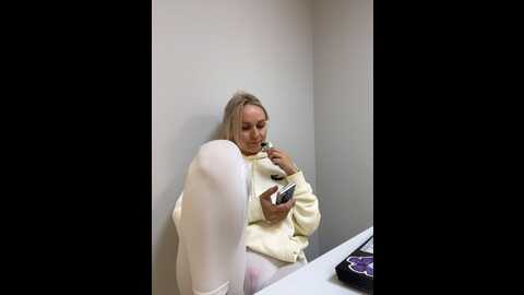 Media: bondgirl_013 Stripchat 2023-11-10 14:37:00