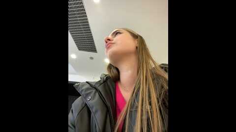 Media: snow_ma1den Stripchat 2023-11-11 17:04:00