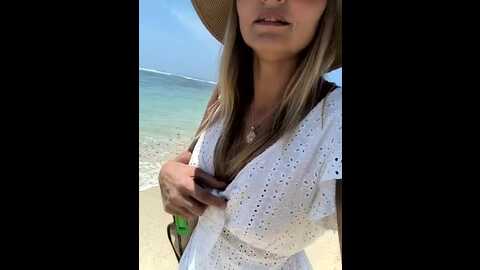 Media: beverly_hillls Stripchat 2023-11-12 03:30:00