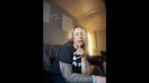 blondebitch2 @ stripchat on 20231113