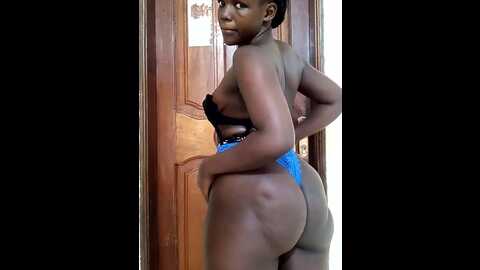 Media: holygrail001 Stripchat 2023-11-13 08:56:00