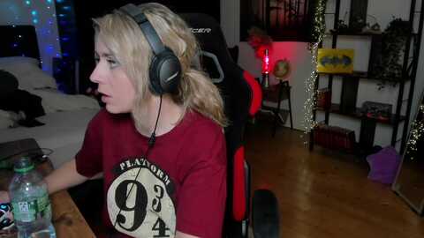 Media: lisaonthemoon Stripchat 2023-11-12 22:02:00