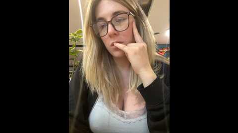 Media: mommmyyummy Stripchat 2023-11-13 11:52:00