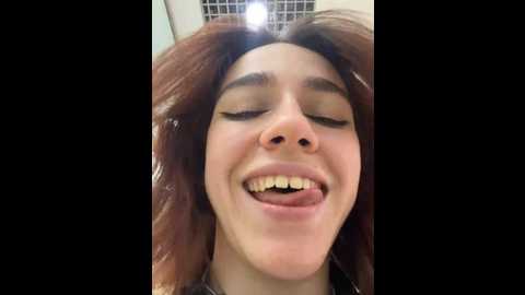 Media: lily__belle Stripchat 2024-09-18 17:21:00