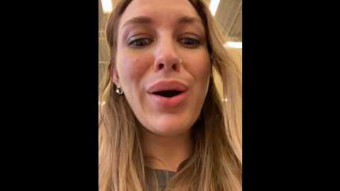 Media: sweet___emily Stripchat 2024-09-18 18:56:00