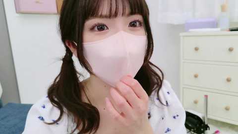 Media: _minami_ Stripchat 2024-09-19 17:25:00