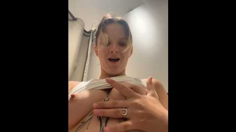 Media: leonalovefuck Stripchat 2024-09-20 12:07:00