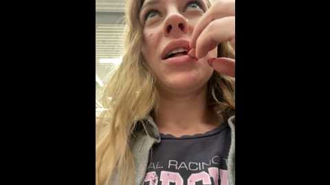 Media: sweet___emily Stripchat 2024-09-20 19:37:00