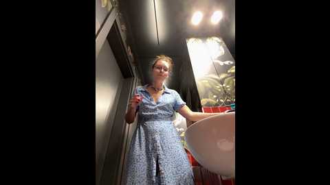 Media: the_snowwhitee Stripchat 2024-09-20 10:28:00