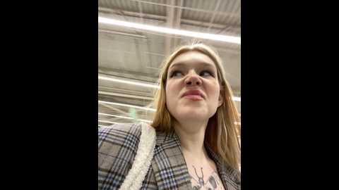 Media: honey___hot Stripchat 2024-09-22 17:08:00